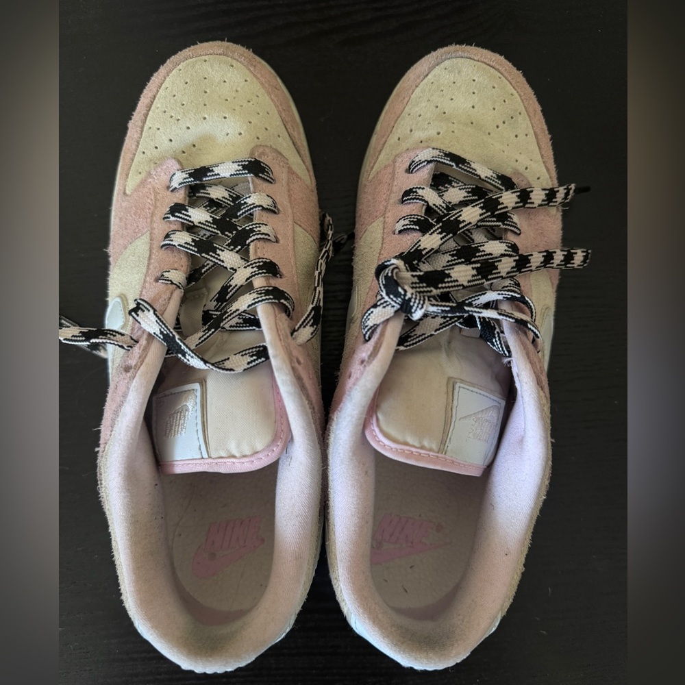 Cute Nike dunks! Great condition. - Picture 3 of 5